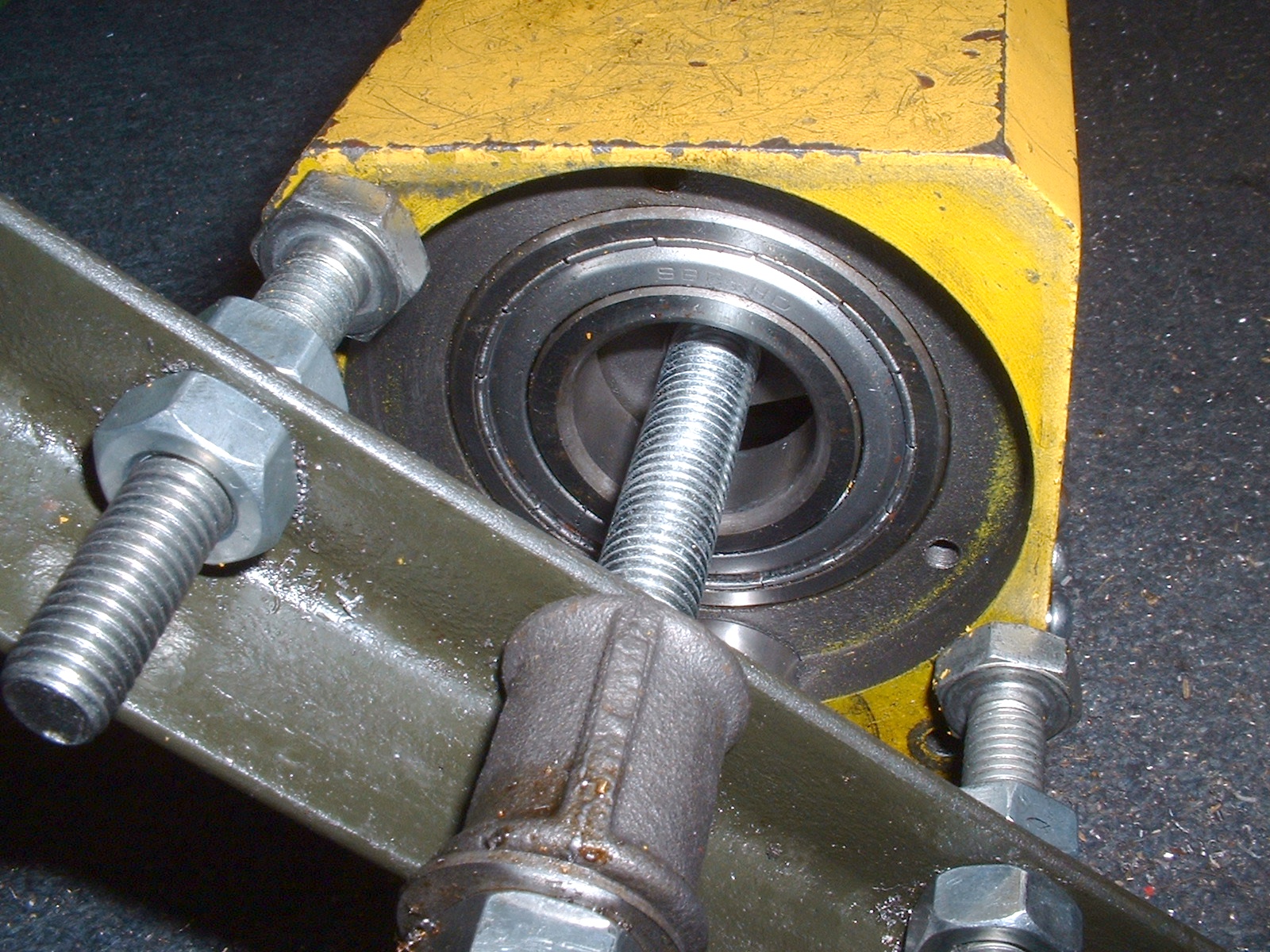 Pulling rear bearing